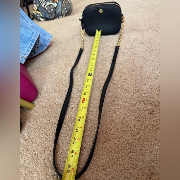 Tory Burch Emerson Round Crossbody Black Saffiano Gold Chain with tag - Picture 4 of 15
